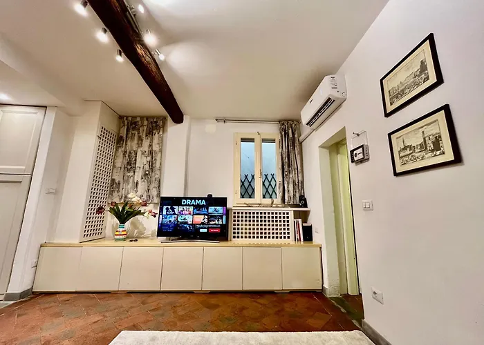 Cozy Florence Apartment Near Piazzale Michelangelo